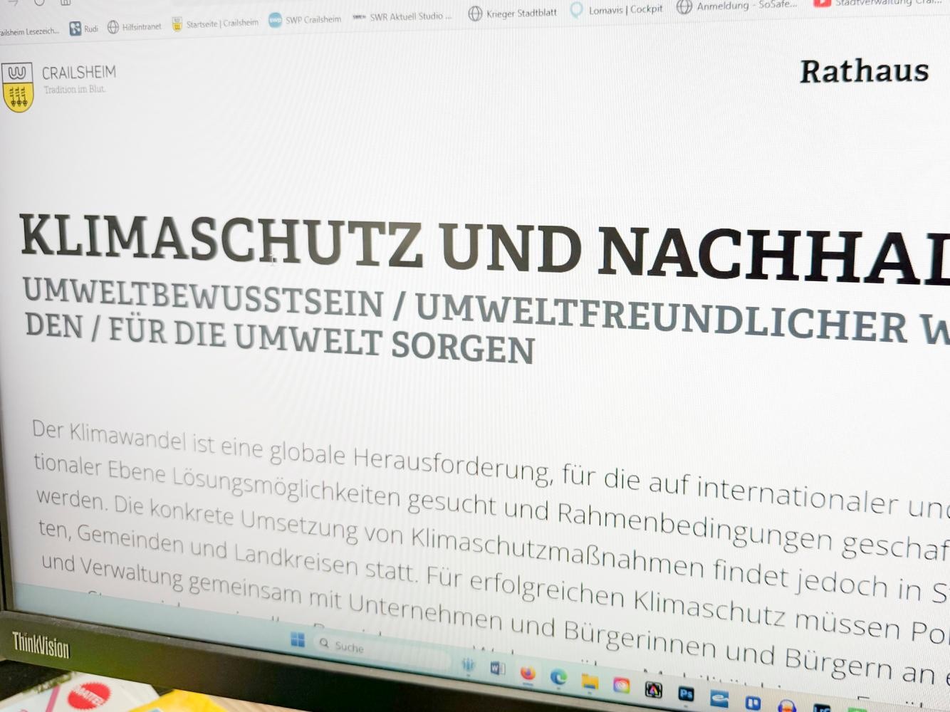 Stadtverwaltung Eine Webseite mit schwarzer Schrift und weißem Grund
