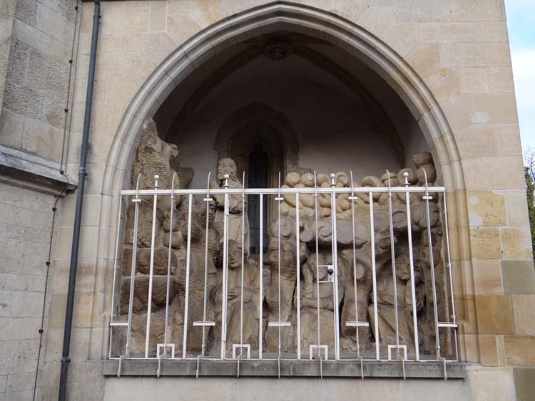 Skulturen an der Johanneskirche