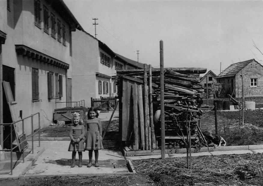 06 Sauerbrunnen Gierschele Luise und Monika_bearbeitet_1 Foto der alten Sauerbrunnen-Siedlung