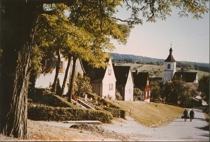 frühere Stadtansicht von Goldbach mit Häusern und der Kirche