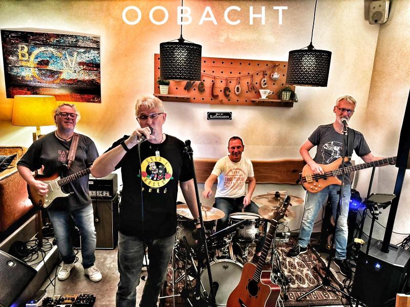 Gruppenbild der Band bei einem Auftritt