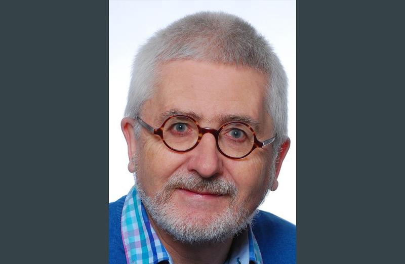 Zu sehen ist ein Portrait des Referenten Dieter Bauer