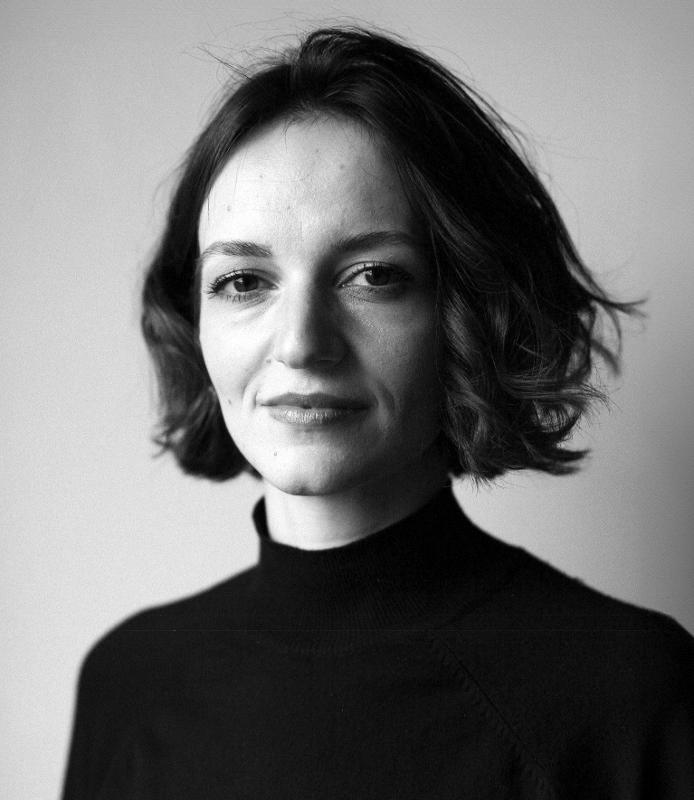 Portraitbild von Jehona Kicaj in Schwarz-Weiß