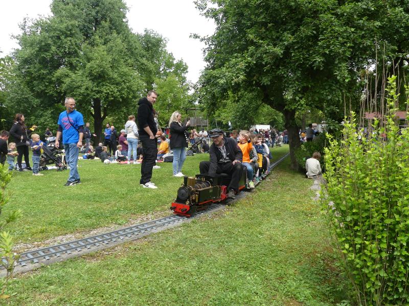Eisenbahnfahrt mit Kindern auf der Eisenbahn