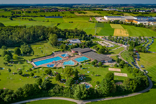 Das Crailsheimer Freibad von oben