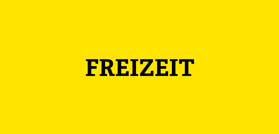 Gelbe Kachel mit Aufschrift Freizeit