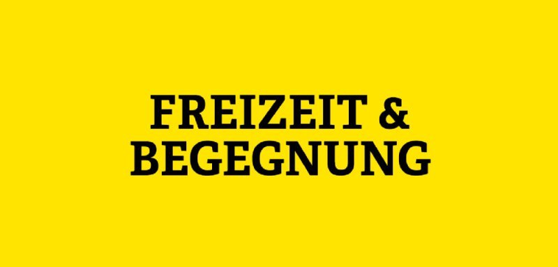 Gelbe Kachel mit Aufschrift Freizeit & Begegnung