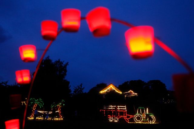 Leuchtende Kerzen beim Goldbacher Lichterfest